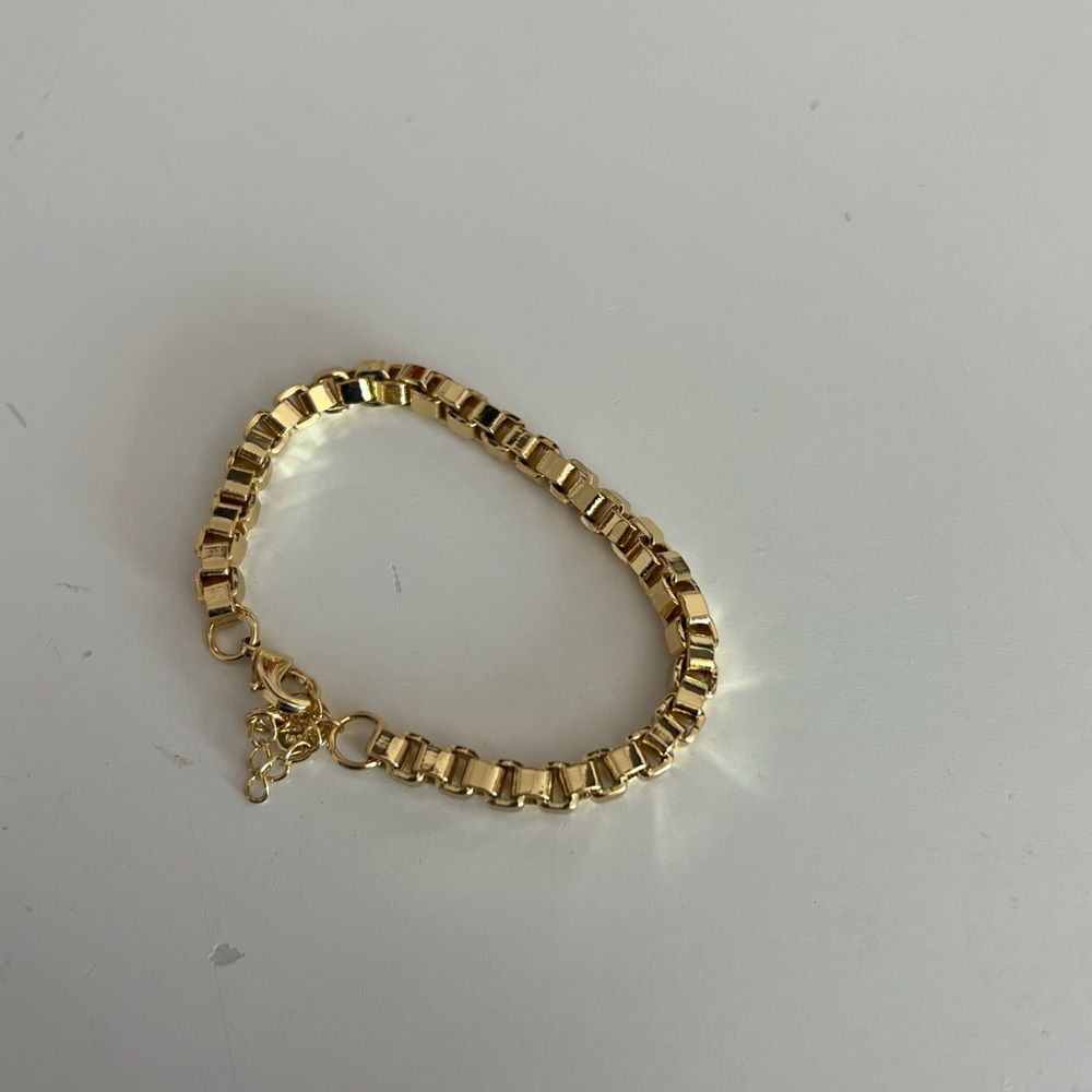 Elegant Gold Bracelet